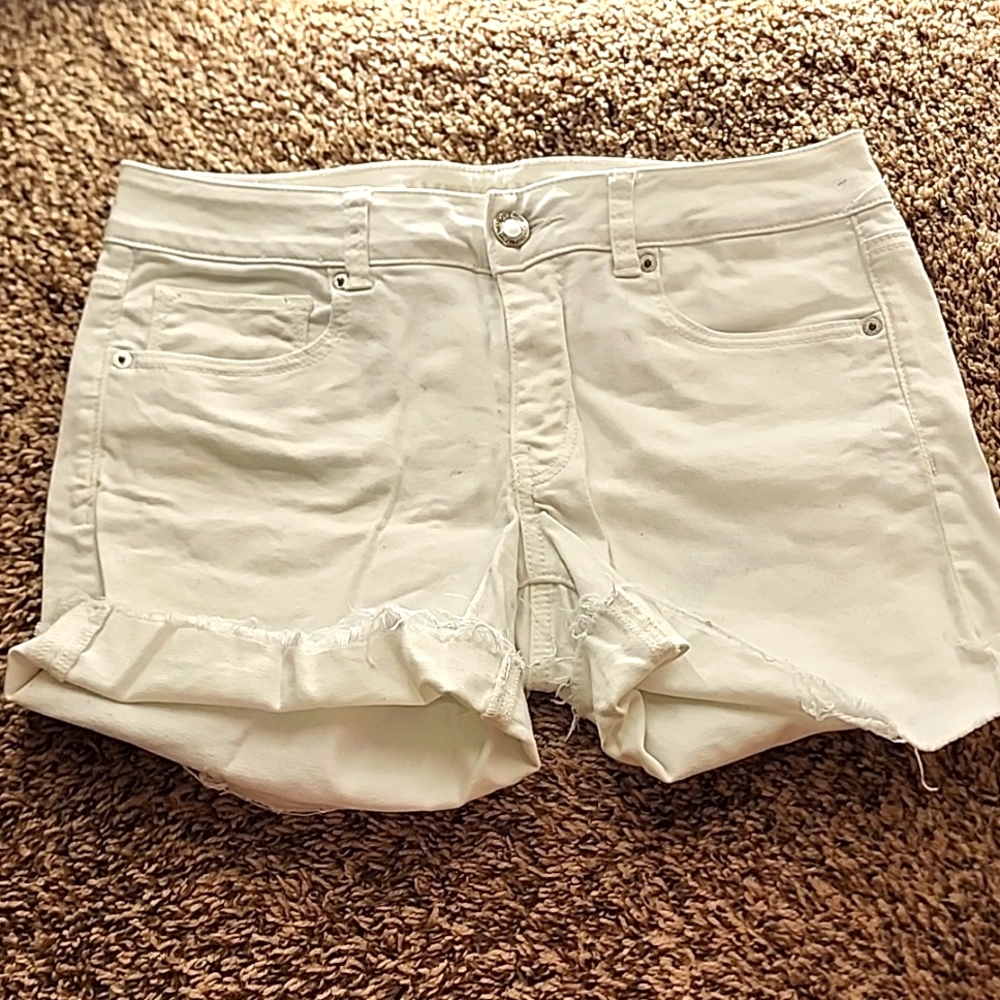 American Eagle Size 8 White Shorts